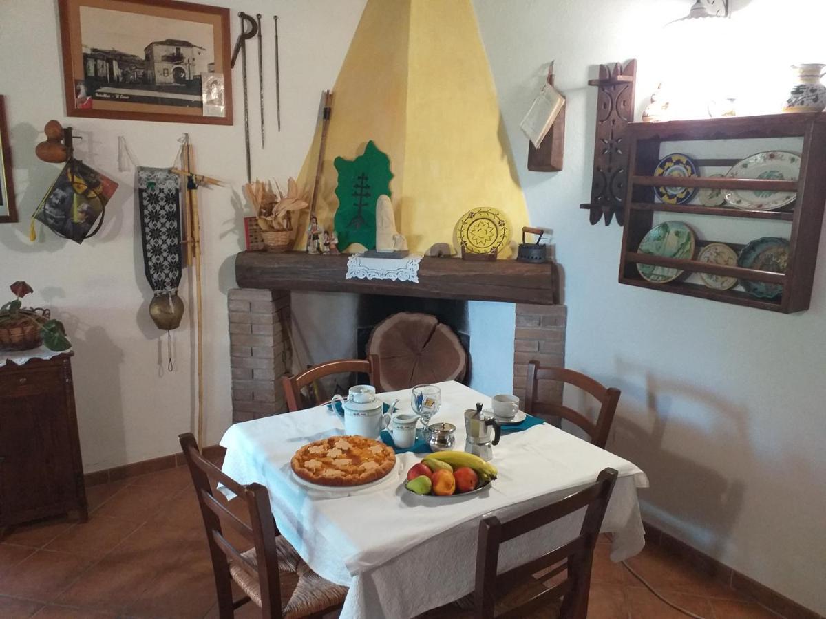 B&B Is Camminantis Nurallào Екстериор снимка
